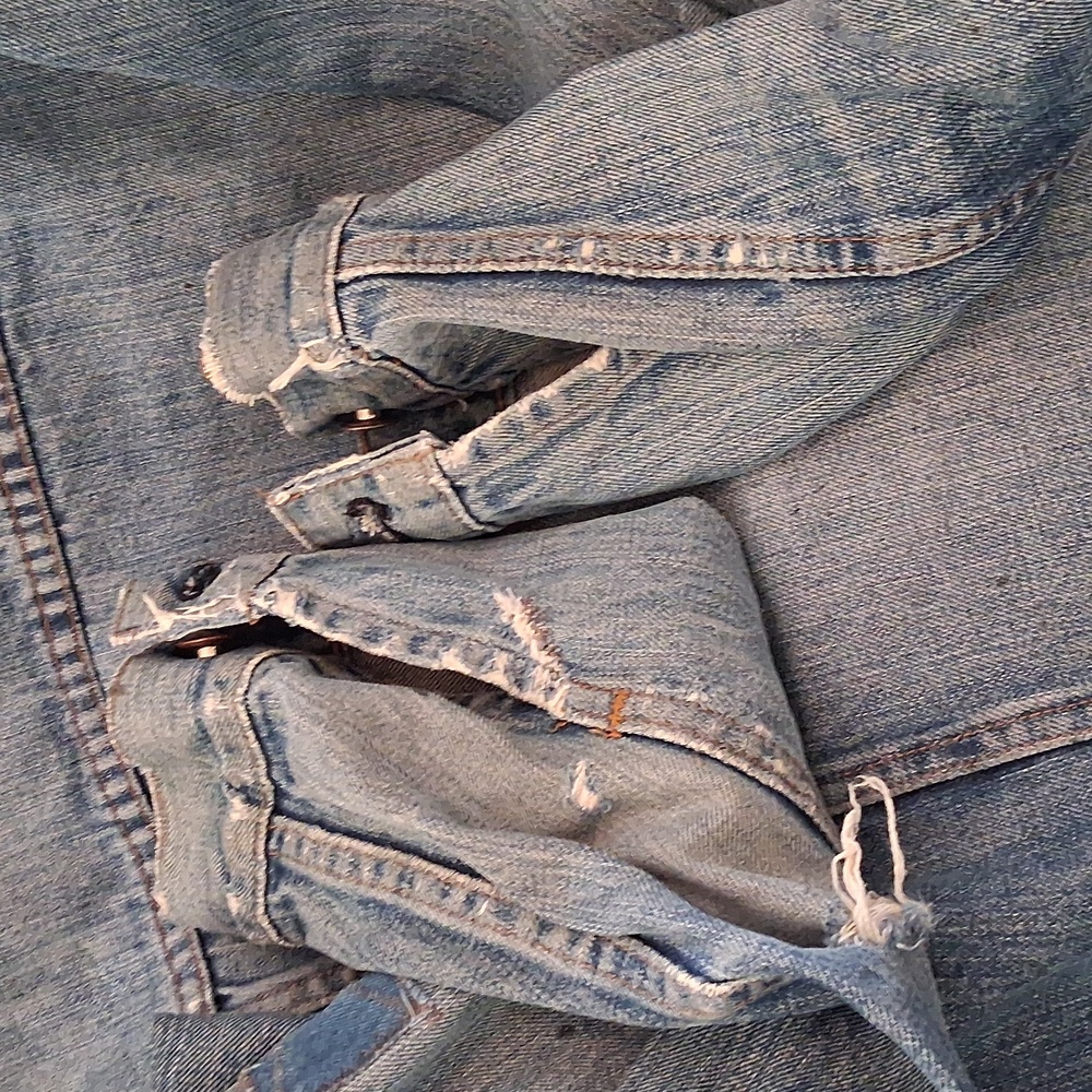 Classic Levis Thrashed Distressed Denim Jacket - Picture 11 of 15